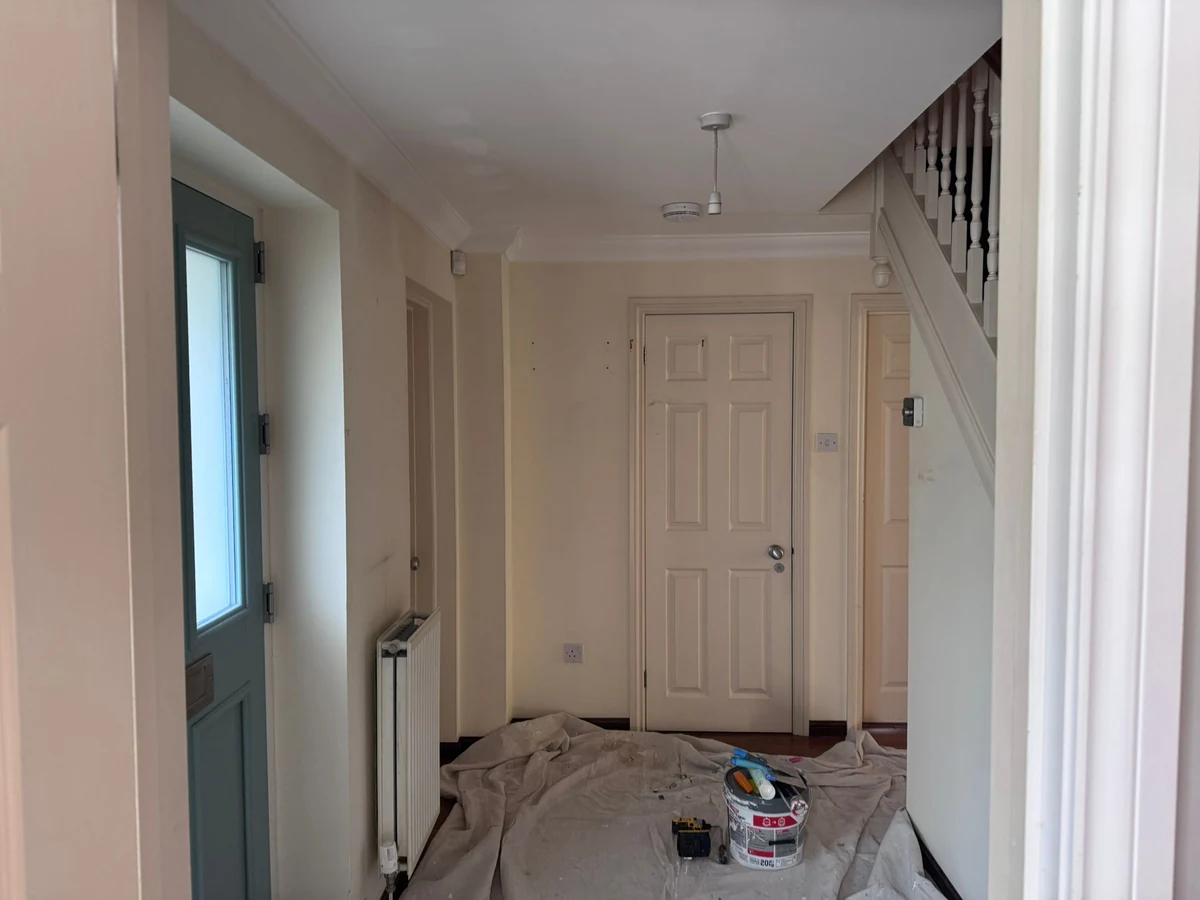 staircase-painting-cream-entrance-henley-on-thames-decorators Staircase Painting in Henley On Thames by Henley-on-Thames Decorators